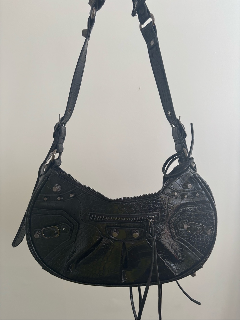 le cagole shoulder bag in black
